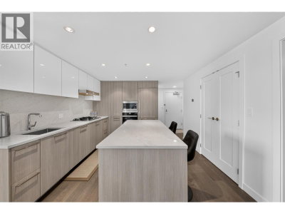 8160 MCMYN Way | Richmond British Columbia | Slide Image Nine