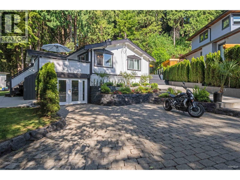 3870 EMERALD Drive North Vancouver British Columbia, V7R 3B8 - 4 Bedrooms Home For Sale