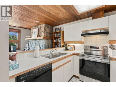 6117 EAGLE Drive | Whistler British Columbia | Slide Image Nine