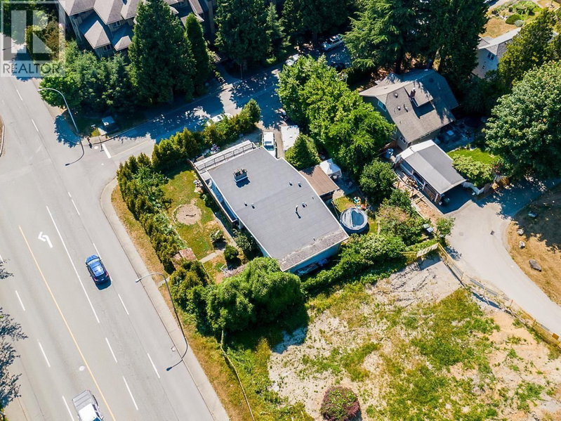 39 EIGHTH Avenue New Westminster British Columbia, V3L 4J4 - 7 Bedrooms Home For Sale