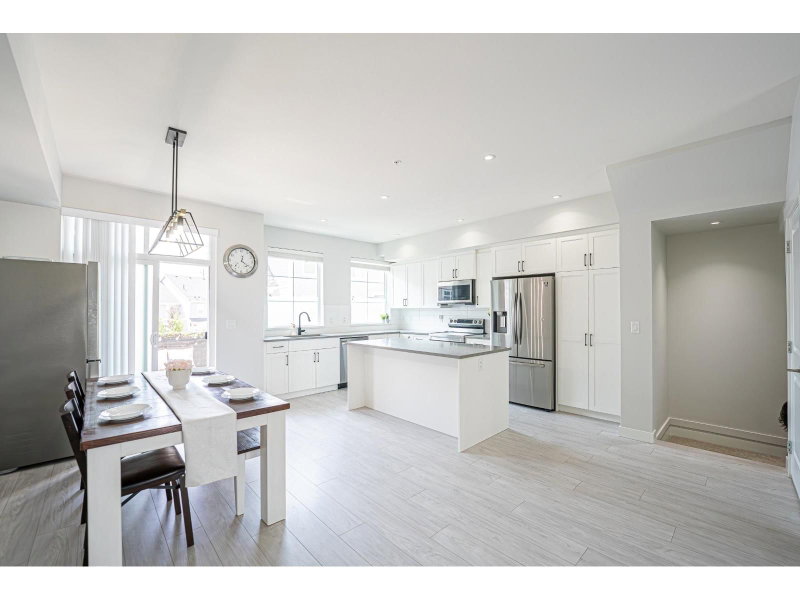 20180 84 Avenue Langley British Columbia, V2Y 3N5 - 3 Bedrooms Condo For Sale