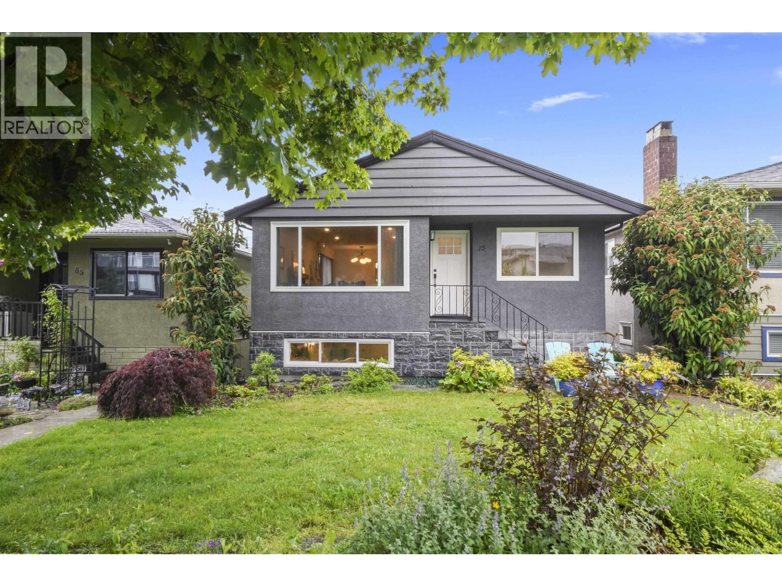 75 SPRINGER Avenue, Burnaby, British Columbia V5B 3K4
