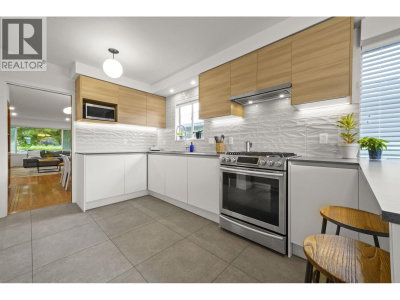 75 SPRINGER Avenue | Burnaby British Columbia | Slide Image Seven