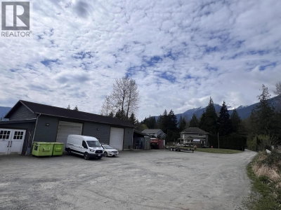 38940 LOGGERS Lane | Squamish British Columbia | Slide Image Thirty-four