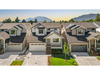 7147 ELWOOD Drive | Chilliwack British Columbia | Slide Image Four