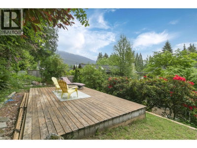 1659 DEEP COVE Road | North Vancouver British Columbia | Slide Image Twenty-seven