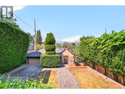 3835 12TH Avenue | Vancouver British Columbia | Slide Image Thirty-five