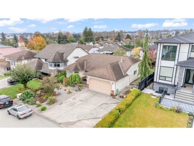 2830 CROSSLEY Drive | Abbotsford British Columbia | Slide Image Four