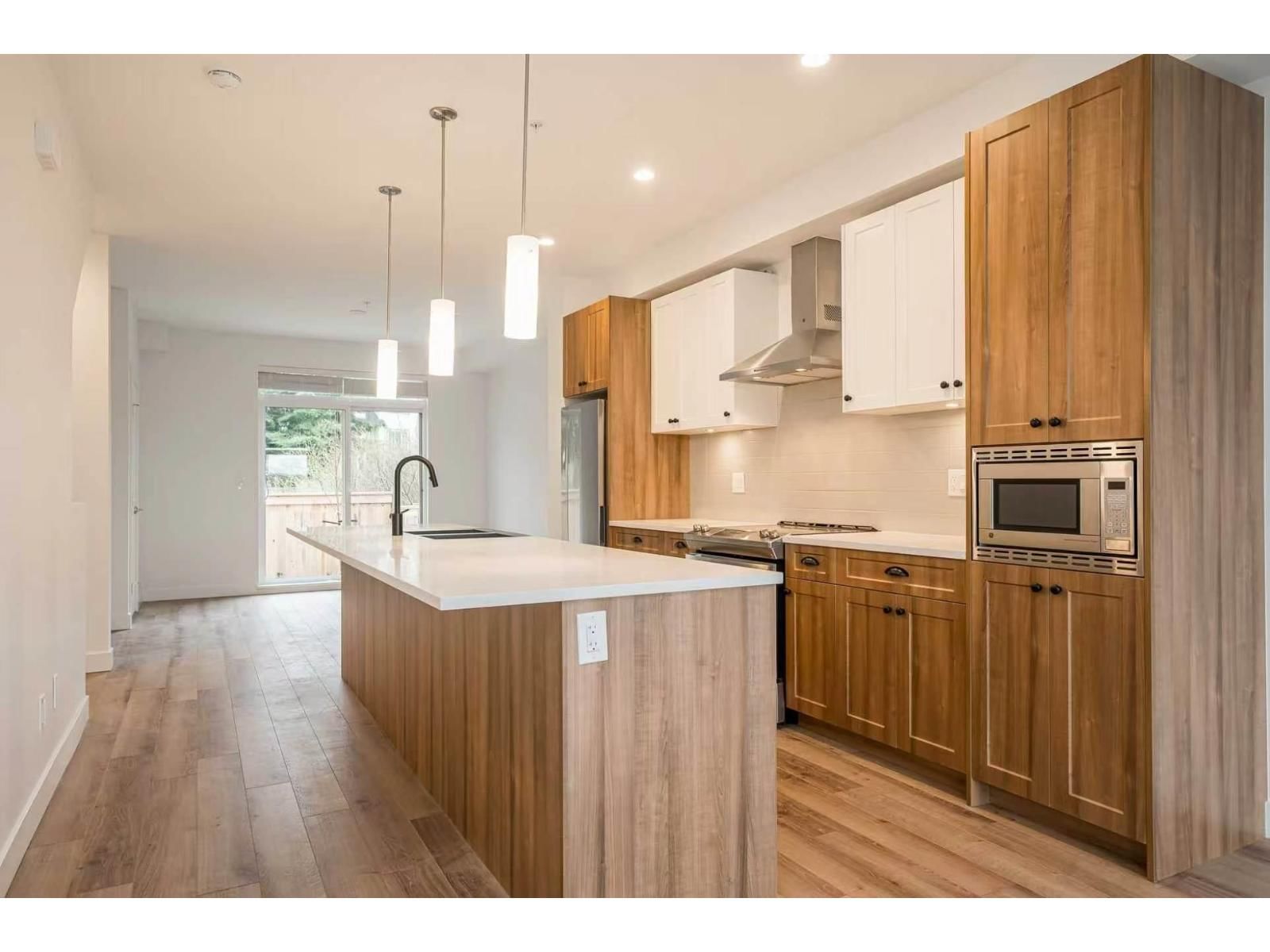 20487 65 Avenue, Langley, British Columbia V2Y 3K8