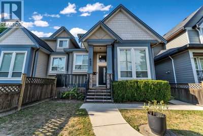 907 HARRIS Avenue | Coquitlam British Columbia | Slide Image Two