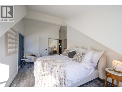2219 ASPEN Drive | Whistler British Columbia | Slide Image Sixteen