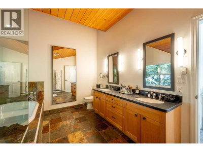 2219 ASPEN Drive | Whistler British Columbia | Slide Image Eighteen
