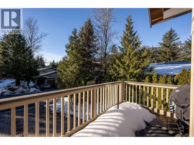 2219 ASPEN Drive | Whistler British Columbia | Slide Image Three