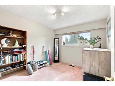 15467 POPLAR Drive | Surrey British Columbia | Slide Image Thirteen
