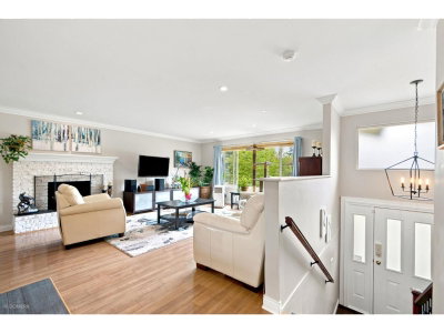 15467 POPLAR Drive | Surrey British Columbia | Slide Image Five