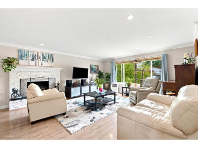 15467 POPLAR Drive | Surrey British Columbia | Slide Image Six