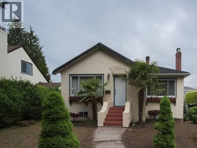 395 49TH Avenue Vancouver British Columbia, V5Y 2Z9 - 5 Bedrooms Home For Sale