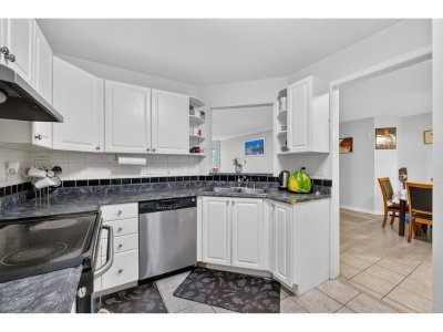 7151 121 Street | Surrey British Columbia | Slide Image Thirteen