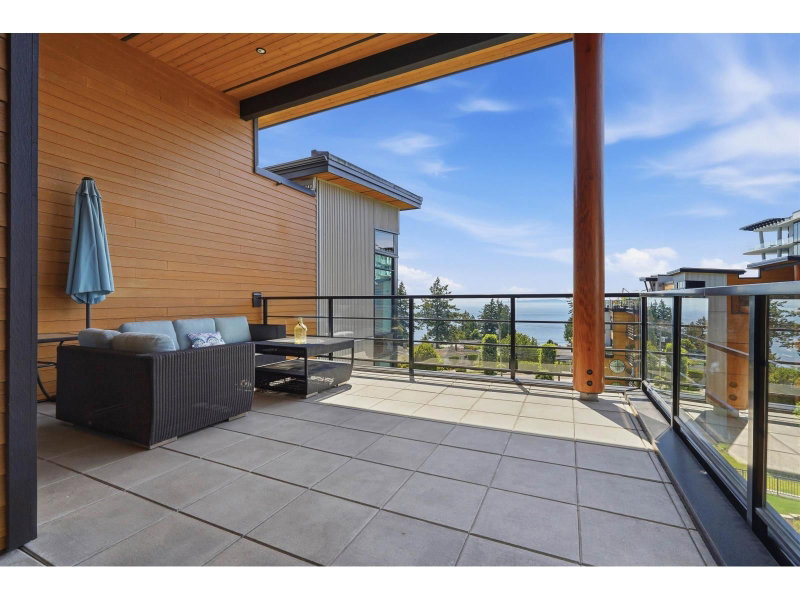 14855 THRIFT Avenue White Rock British Columbia, V4B 2J6 - 2 Bedrooms Condo For Sale