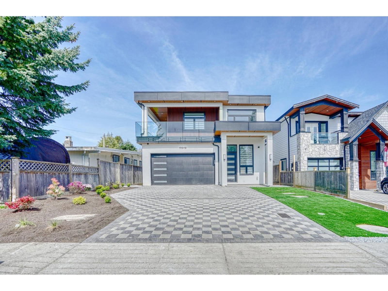 15919 RUSSELL Avenue White Rock British Columbia, V4B 2S6 - 6 Bedrooms Home For Sale