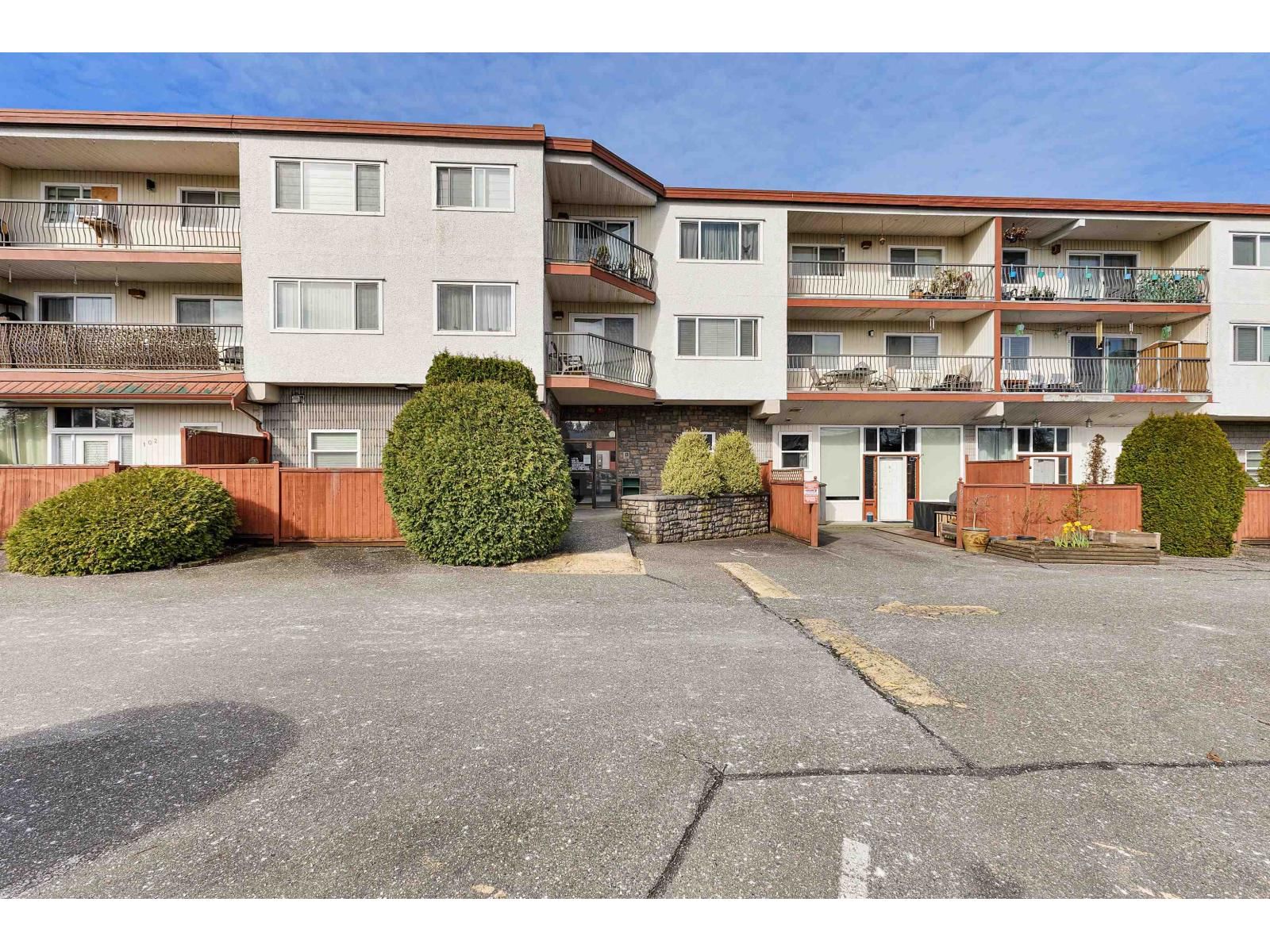 3043 270 Street, Langley, British Columbia V4W 3M2
