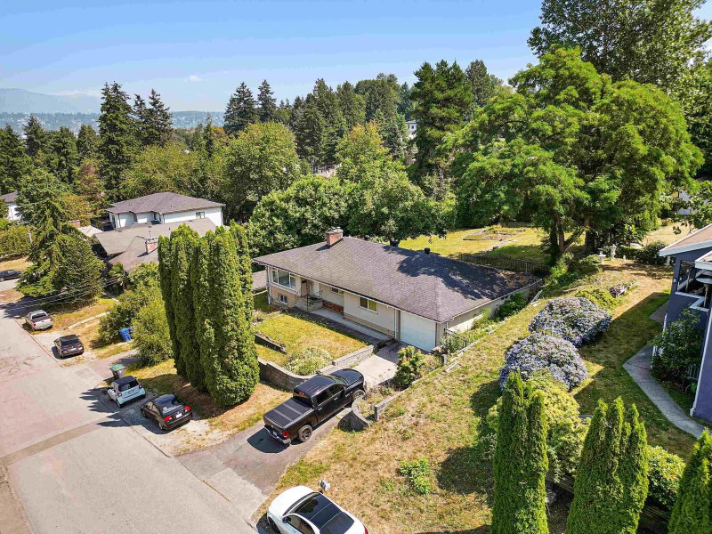 11028 129A Street Surrey British Columbia, V3T 3L1 - 6 Bedrooms Home For Sale