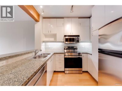 580 RAVEN WOODS Drive | North Vancouver British Columbia | Slide Image Ten