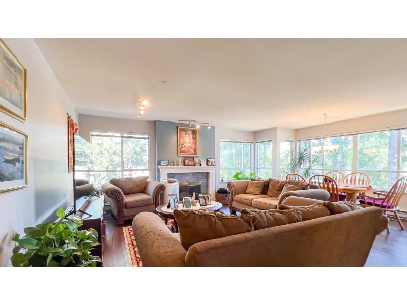 15375 17 Avenue Surrey British Columbia, V4A 1T8 - 2 Bedrooms Condo For Sale