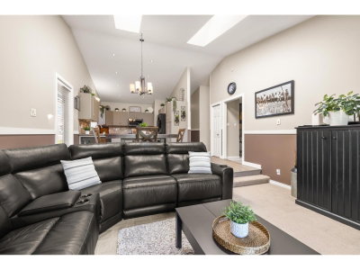 15430 KILMORE Close | Surrey British Columbia | Slide Image Fifteen
