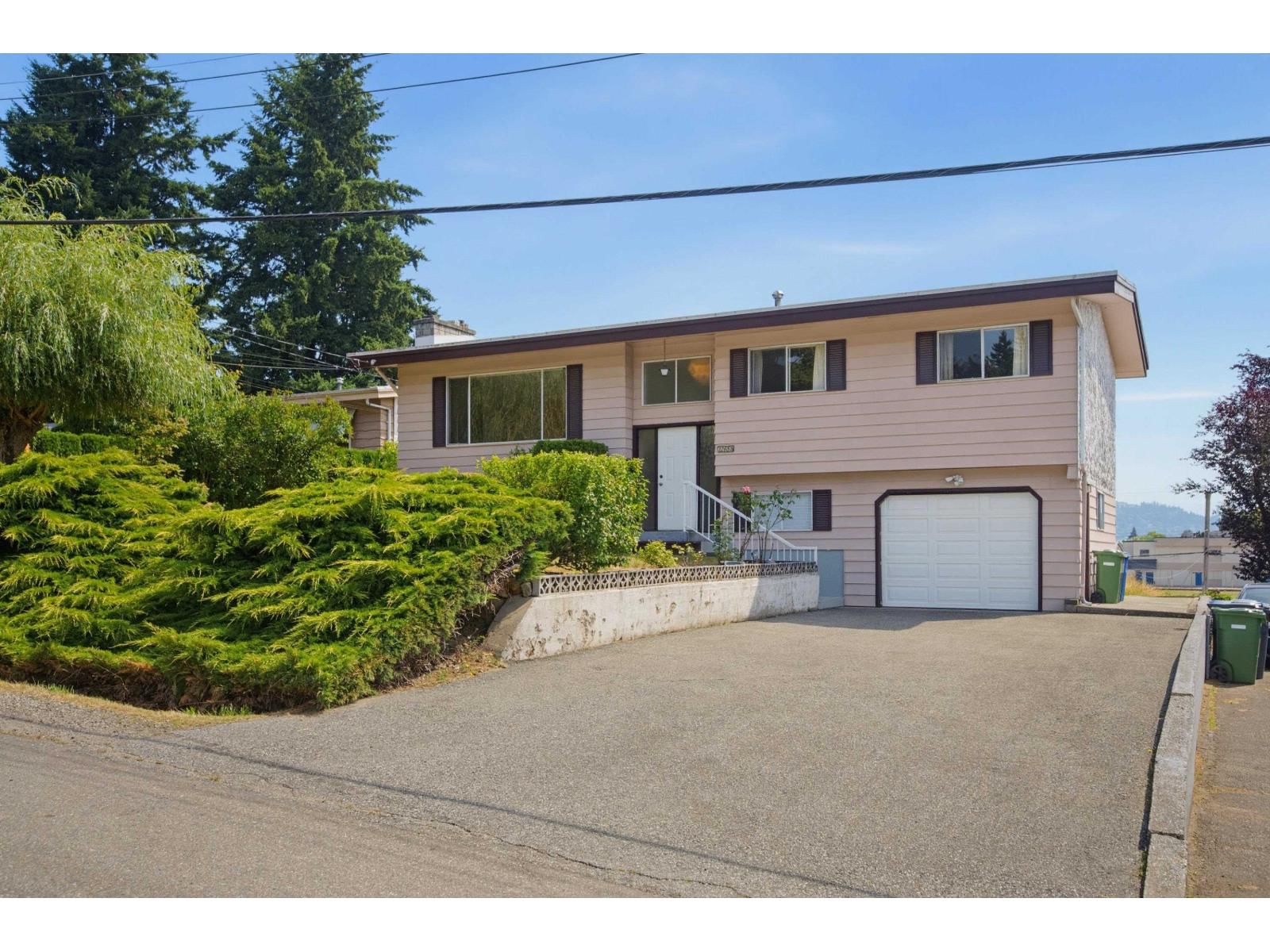 32659 WILLINGDON Crescent, Abbotsford, British Columbia V2T 1S1
