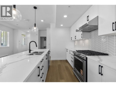 720 ROBINSON Street | Coquitlam British Columbia | Slide Image Nine