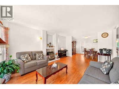 22637 FRASERBANK Crescent | Richmond British Columbia | Slide Image Two