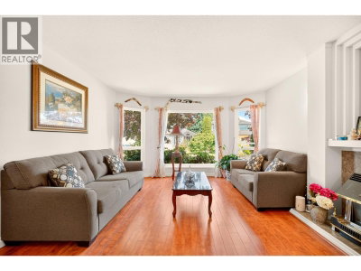 22637 FRASERBANK Crescent | Richmond British Columbia | Slide Image Three