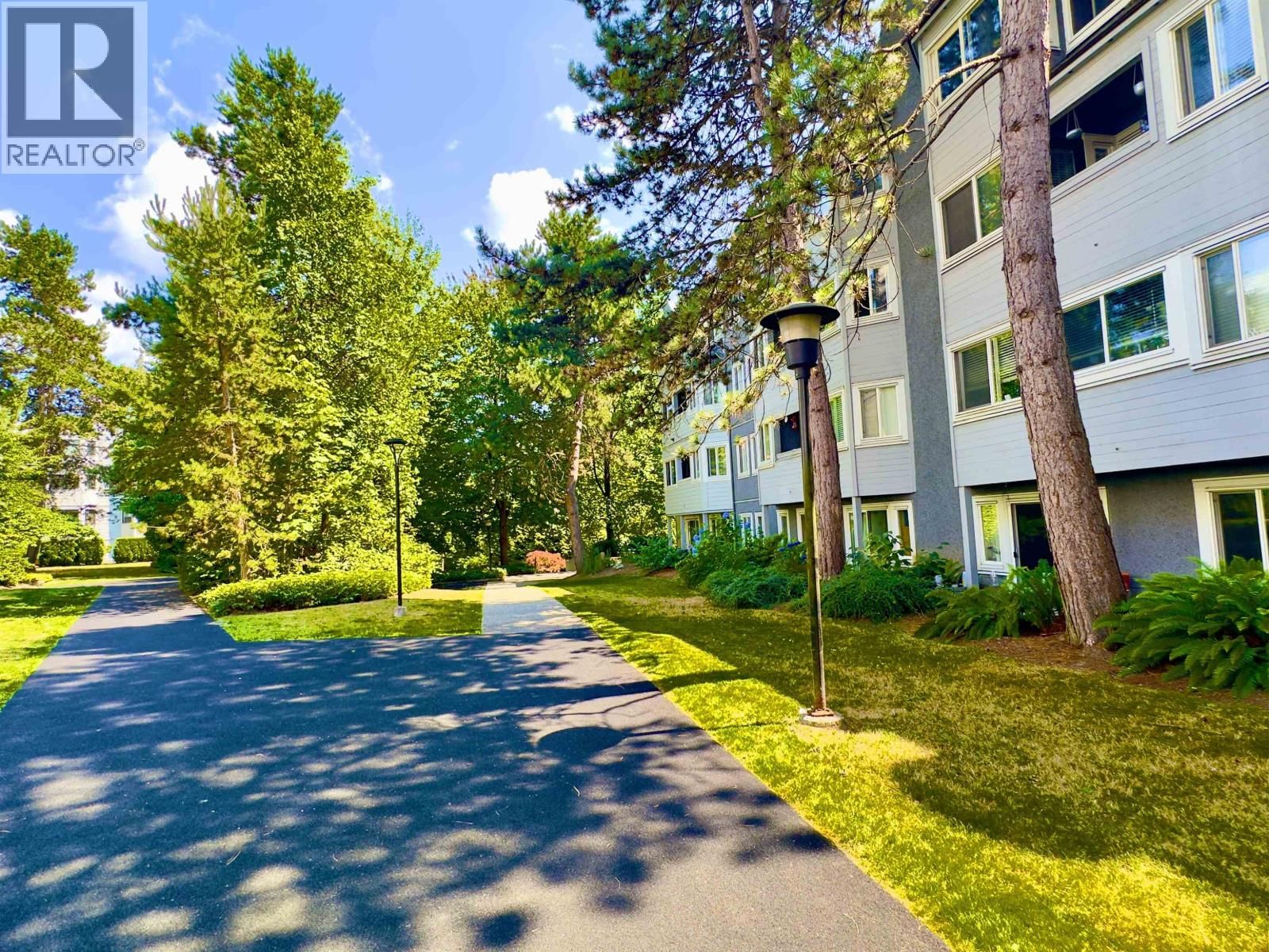 9890 MANCHESTER Drive, Burnaby, British Columbia V3N 4R4