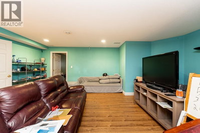 1548 PARKWAY Boulevard | Coquitlam British Columbia | Slide Image Thirty-two