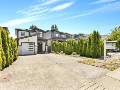 15456 RUSSELL Avenue | White Rock British Columbia | Slide Image Three