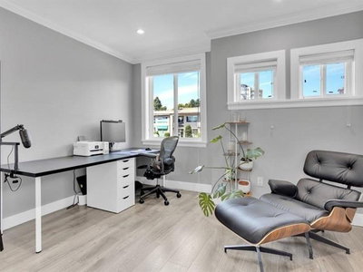 15456 RUSSELL Avenue | White Rock British Columbia | Slide Image Four