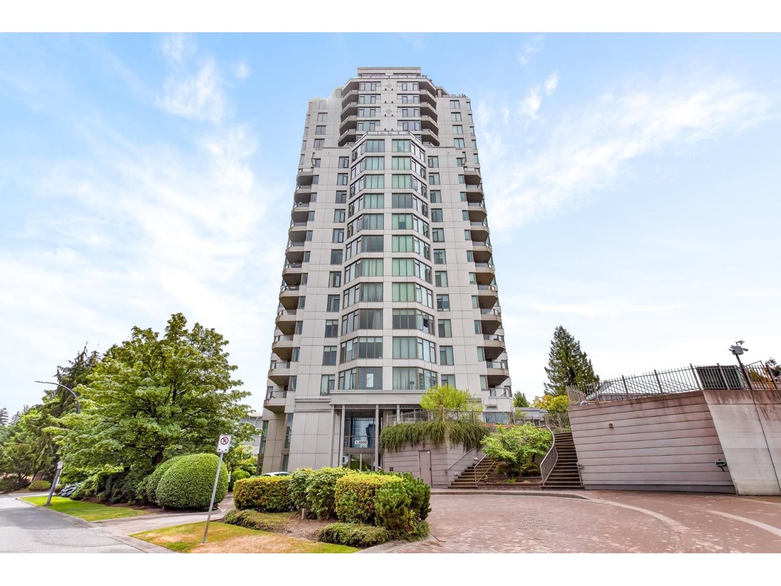 13880 101 Avenue, Surrey, British Columbia V3T 5T1