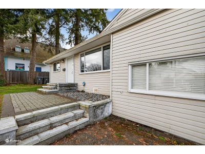 14032 GROSVENOR Road | Surrey British Columbia | Slide Image Five