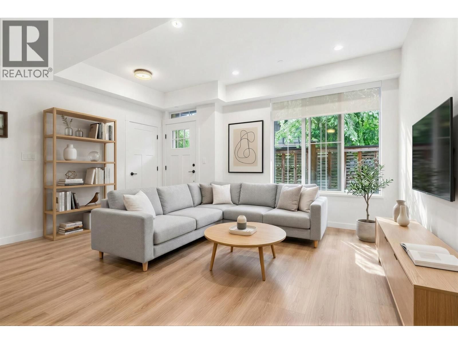 237 RIDGEWAY Avenue, North Vancouver, British Columbia V7L 0H6