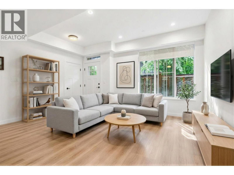 237 RIDGEWAY Avenue North Vancouver British Columbia, V7L 0H6 - 3 Bedrooms Condo For Sale