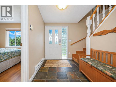 772 APPLEYARD Court | Port Moody British Columbia | Slide Image Three
