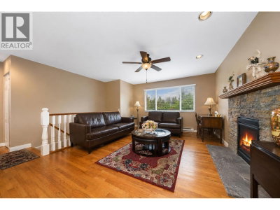 772 APPLEYARD Court | Port Moody British Columbia | Slide Image Five