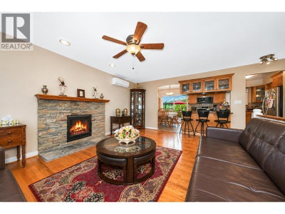 772 APPLEYARD Court | Port Moody British Columbia | Slide Image Six