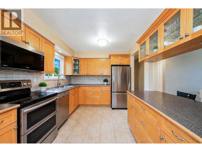 772 APPLEYARD Court | Port Moody British Columbia | Slide Image Nine