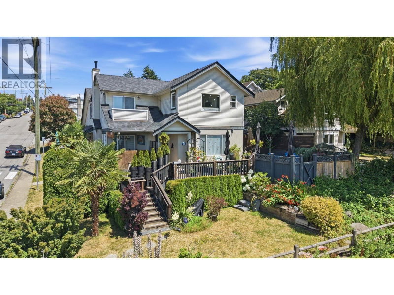 46 ST. PATRICKS Avenue North Vancouver British Columbia, V7L 3N1 - 3 Bedrooms Condo For Sale