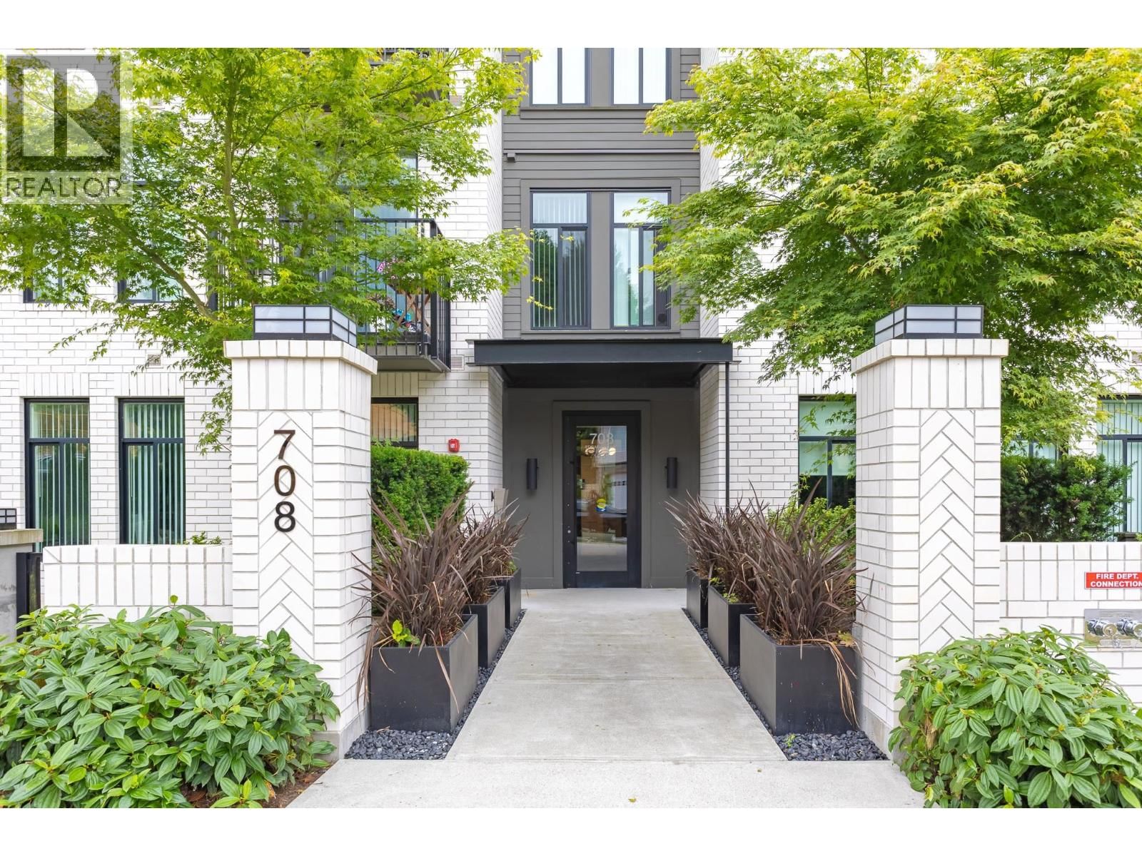 708 EDGAR Avenue, Coquitlam, British Columbia V3K 0H3