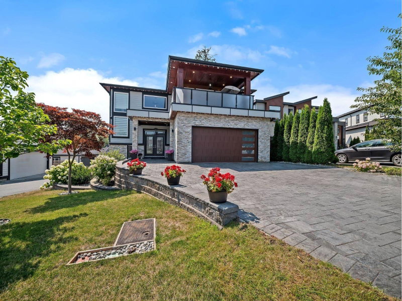 20574 71 Avenue Langley British Columbia, V2Y 3J9 - 7 Bedrooms Home For Sale