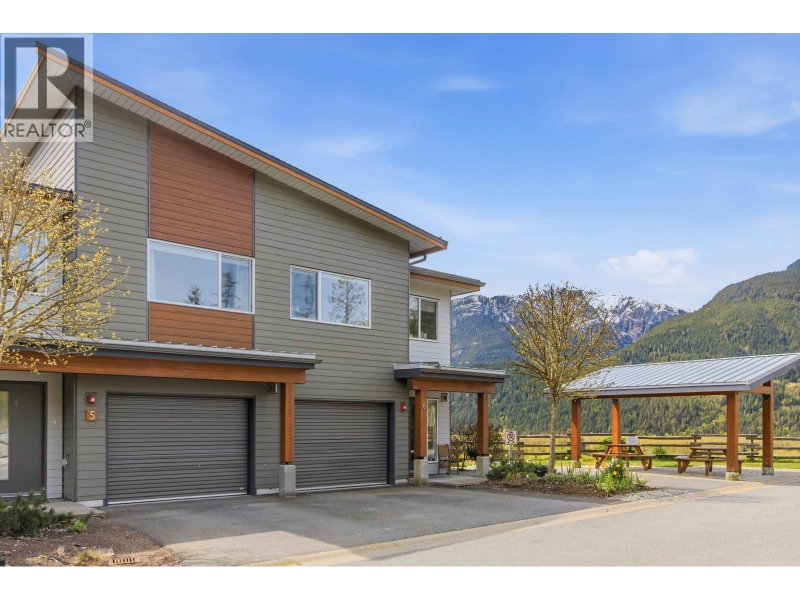 41365 SKYRIDGE Place Squamish British Columbia, V8B 0Y6 - 3 Bedrooms Condo For Sale