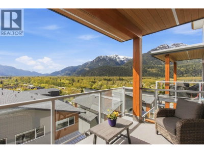 41365 SKYRIDGE Place | Squamish British Columbia | Slide Image Two